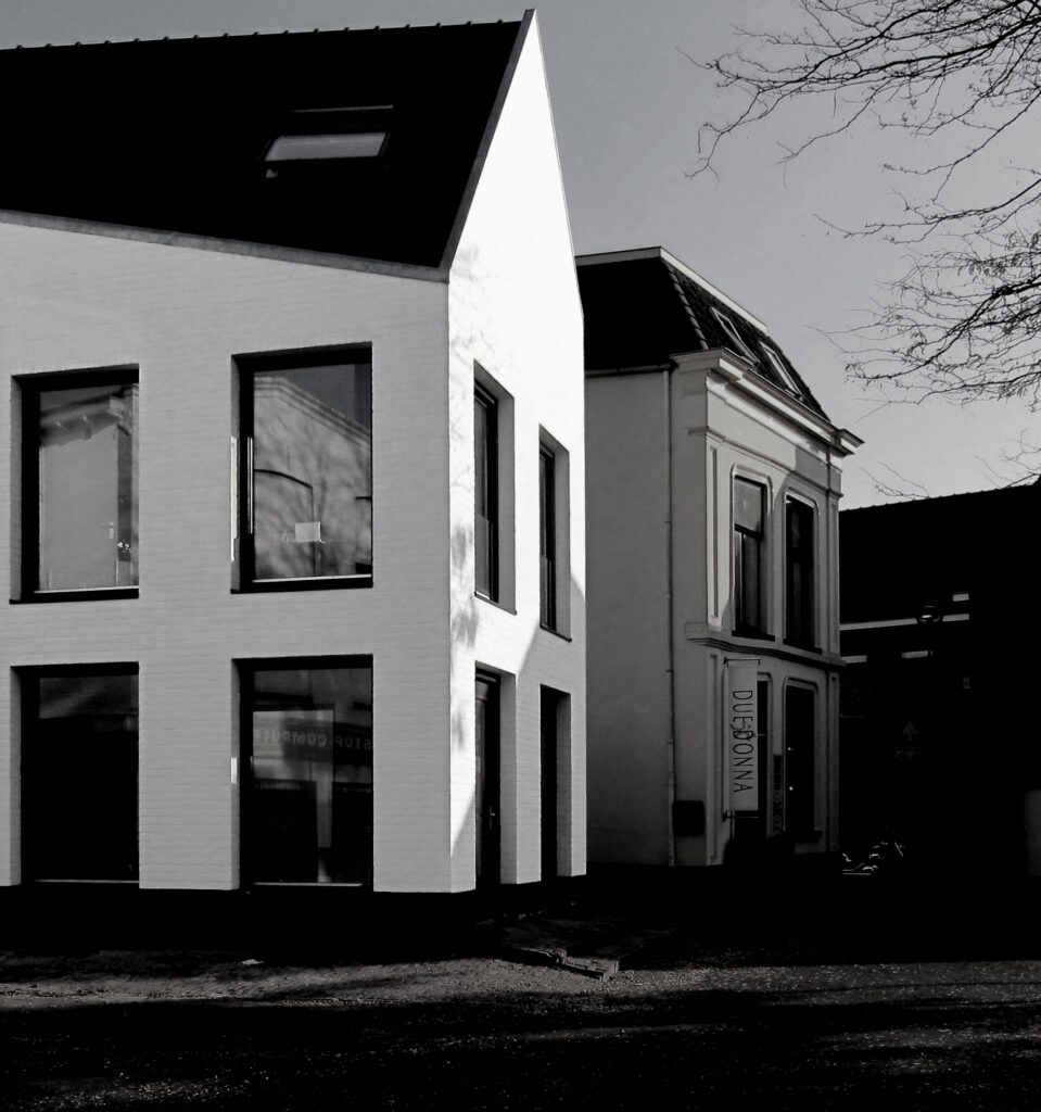 Gebouw aan de Diezenpoorterplas in Zwolle door Tim Versteegh Architect